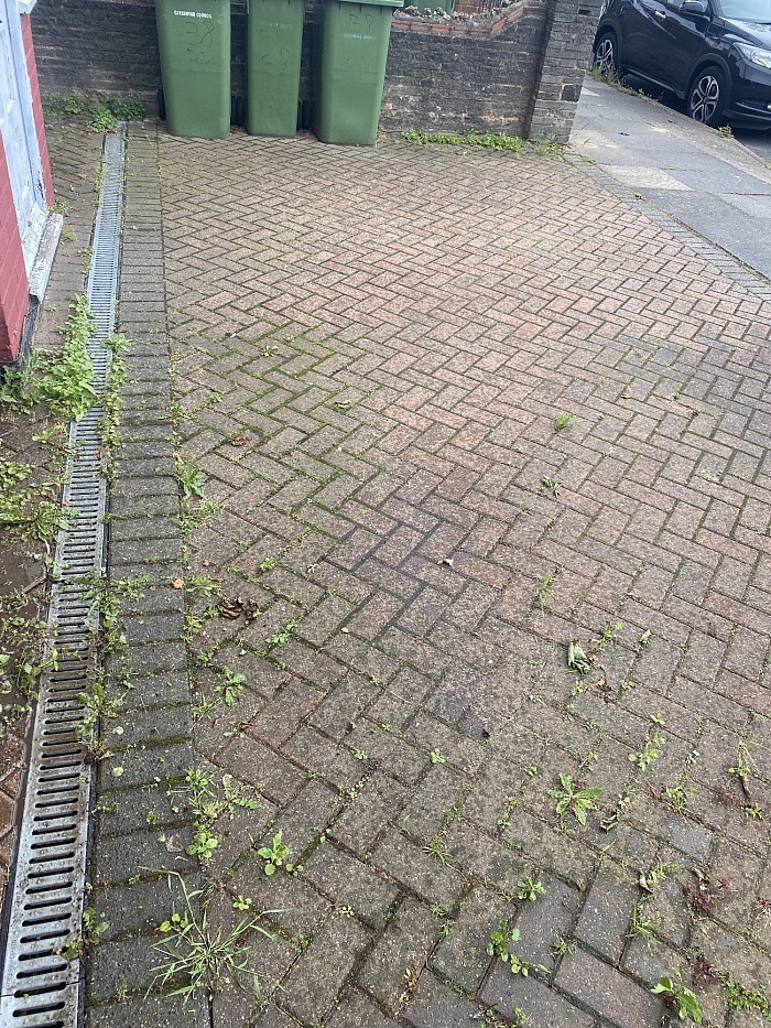 Driveway jet washing